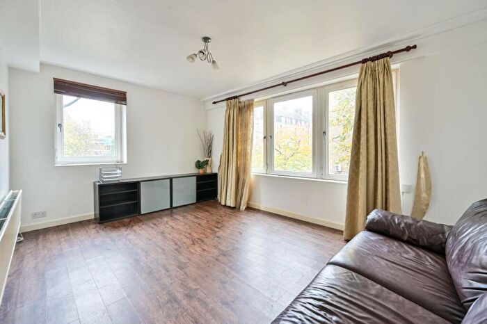 3 Bedroom Flat To Rent In Madron Street, Elephant And Castle, London, SE17