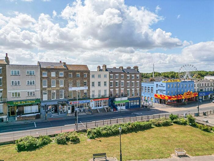 2 Bedroom Flat For Sale In Flat, Marine Gdns, Margate, CT9