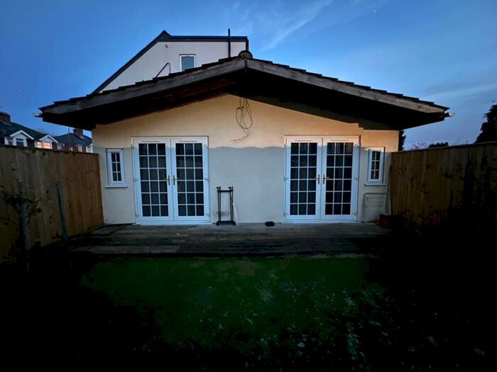 1 Bedroom Flat To Rent In Hollow Way, Cowley, Oxford, Oxfordshire, OX4