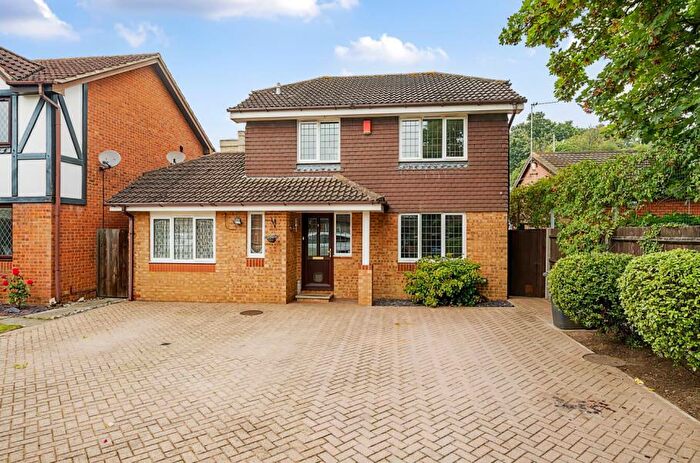4 Bedroom Detached House To Rent In Addlestone, Surrey, KT15