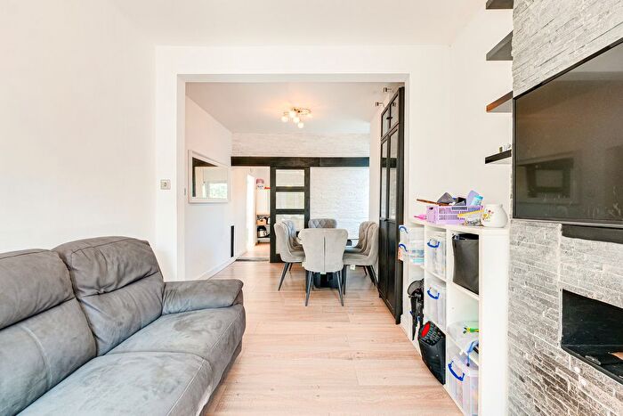 2 Bedroom Detached Bungalow For Sale In Fairfax Drive, Westcliff-On-Sea, SS0
