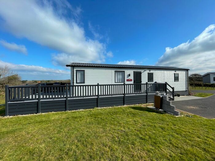 2 Bedroom Mobile/park Home For Sale In Hendra Croft, Newquay, TR8