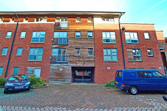 1 Bedroom Apartment To Rent In The Quadrant, Chimney Steps, Temple Quay, BS2