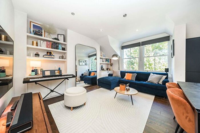 2 Bedroom Maisonette For Sale In Brondesbury Villas, Queen's Park, NW6