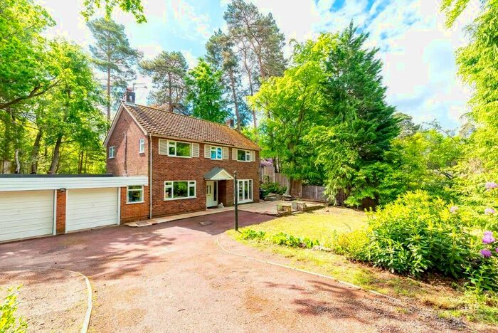 4 Bedroom Detached House To Rent In Carlinwark Drive, Camberley, GU15