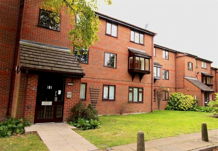 1 Bedroom Flat To Rent In Northcott Avenue, London, London, N22