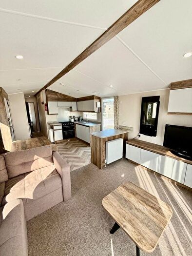 3 Bedroom Park Home For Sale In Warners Lane, Selsey, Chichester, PO20