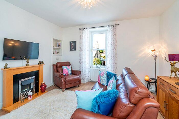 2 Bedroom Flat For Sale In The Loan, Loanhead, Midlothian, EH20