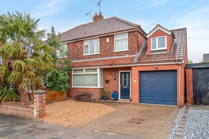 4 Bedroom Semi-detached House For Sale In Collingwood Avenue, York, YO24