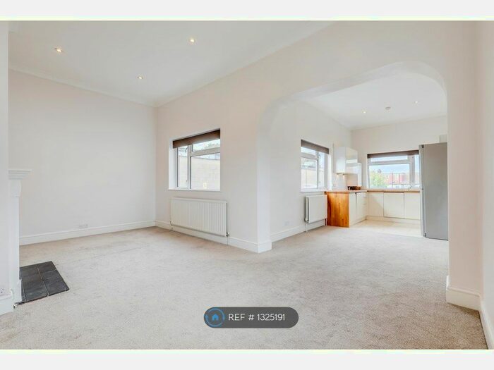 2 Bedroom Flat To Rent In George Lane, London E18