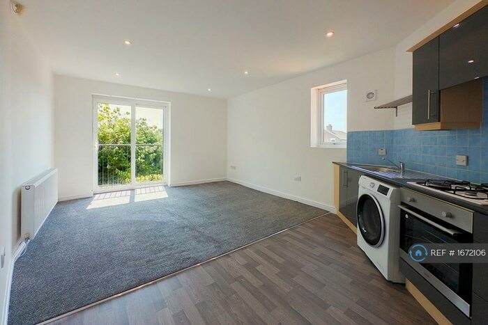 2 Bedroom Flat To Rent In Hyde Road, Manchester, M18