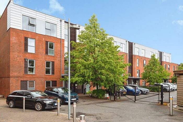 2 Bedroom Flat For Sale In Medway Drive, Tunbridge Wells, TN1