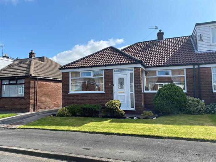 2 Bedroom Bungalow To Rent In Beverley Close, Ashton-Under-Lyne, OL6