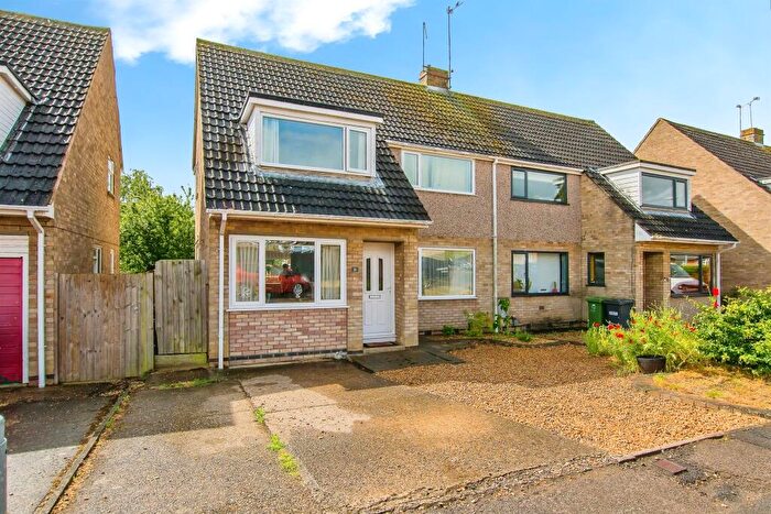 3 Bedroom Semi-Detached House For Sale In Badger Close, Yaxley, Peterborough, PE7