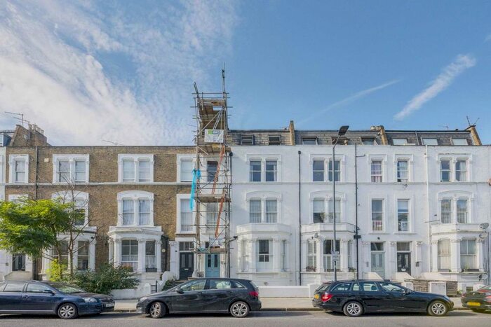 2 Bedroom Flat To Rent In Sinclair Road, London, W14
