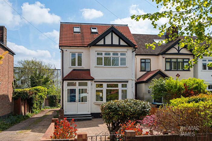 5 Bedroom Detached House For Sale In Coombe Corner, London, N21