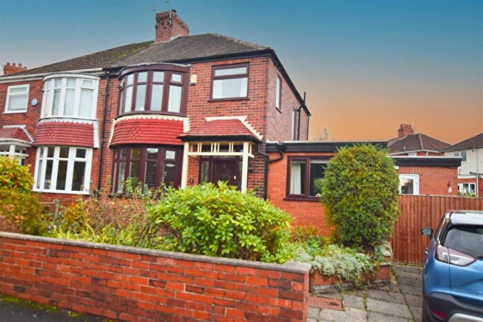 3 Bedroom Semi Detached House For Sale In Highfield Drive, Alkrington, Middleton, M24