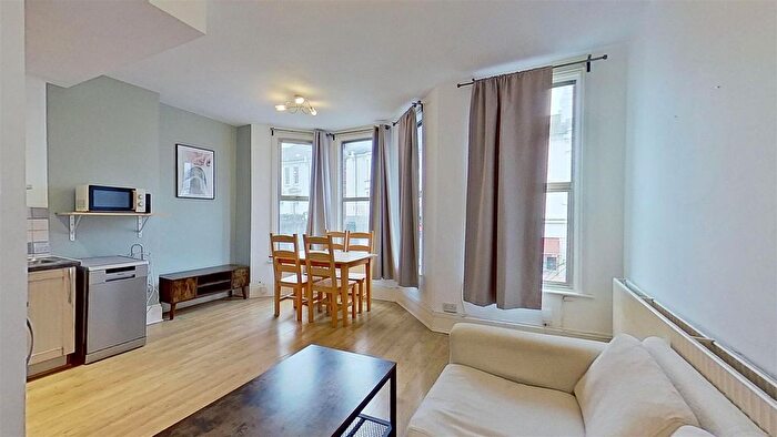 1 Bedroom Flat To Rent In Battersea Rise, London, SW11