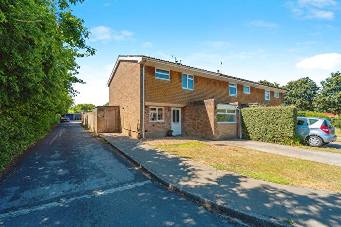 4 Bedroom End Of Terrace House For Sale In Manor Close, Chichester, West Sussex, PO19