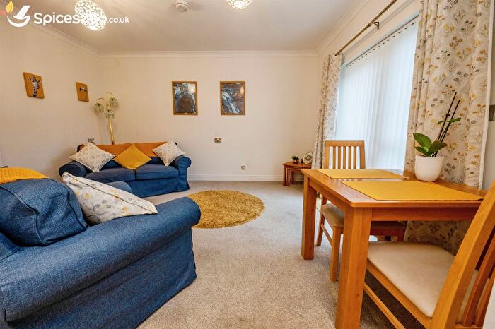 1 Bedroom Flat For Sale In Darwin Avenue, Worcester, WR5