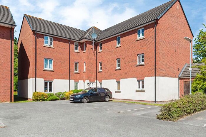 2 Bedroom Flat For Sale In Barley Leaze, Chippenham, SN14