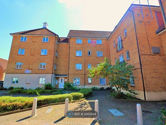 2 Bedroom Flat To Rent In Royal Crescent, Newbury Park, IG2