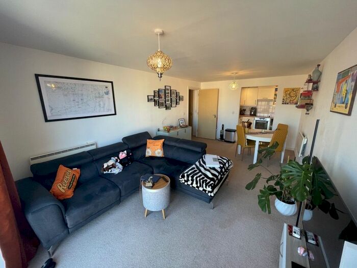 1 Bedroom Flat To Rent In Wooldridge Close, Feltham, Greater London, TW14