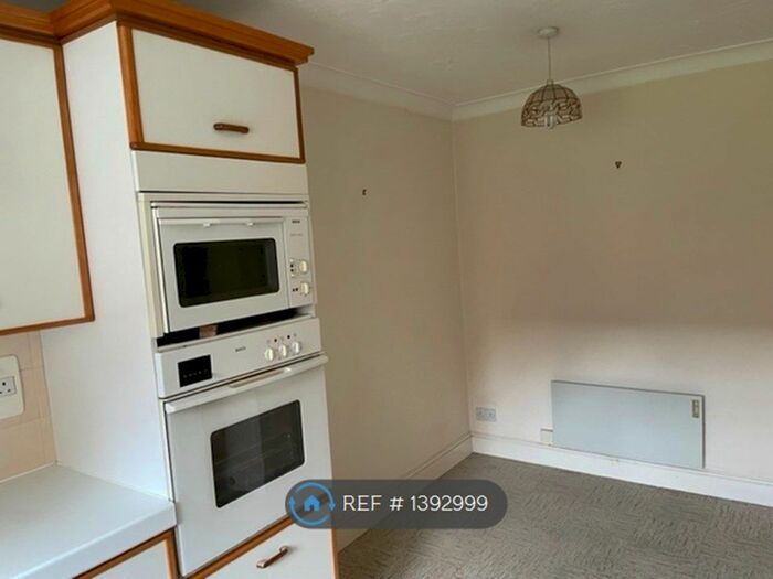 1 Bedroom Flat To Rent In Winslow Close, Pinner, HA5
