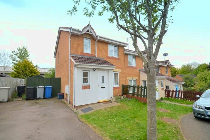 3 Bedroom Semi-Detached House To Rent In Grant Close, Kettering, NN15