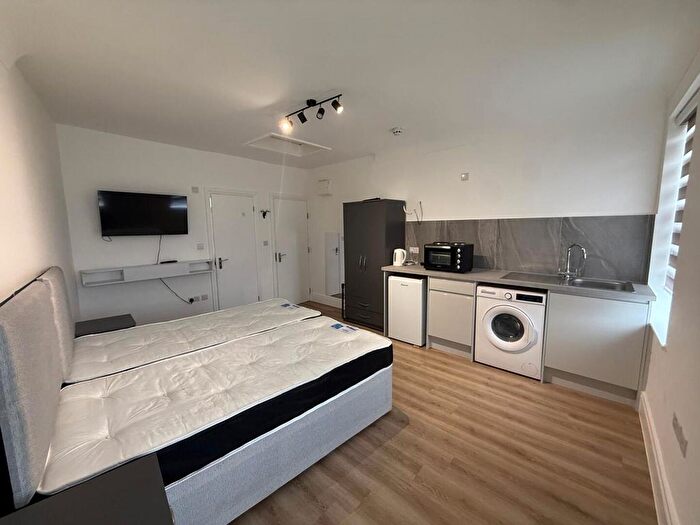 Studio To Rent In Cockfosters Road, Barnet, EN4