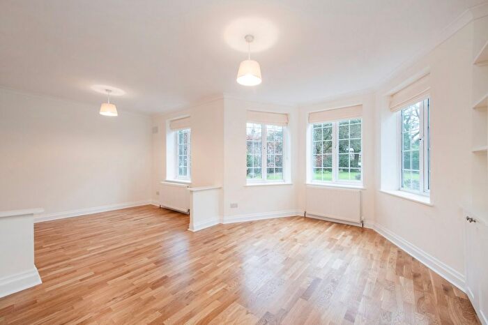2 Bedroom Flat To Rent In Beresford Court, Park Road, TW1