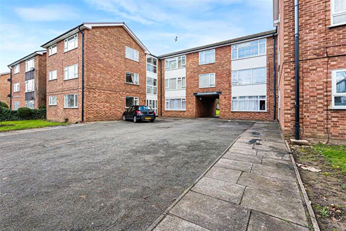 2 Bedroom Flat For Sale In Harrowdene Road, Wembley, HA0