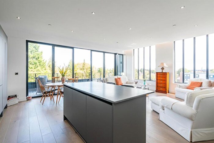 3 Bedroom Apartment For Sale In Streetsbrook Road, Solihull, B91