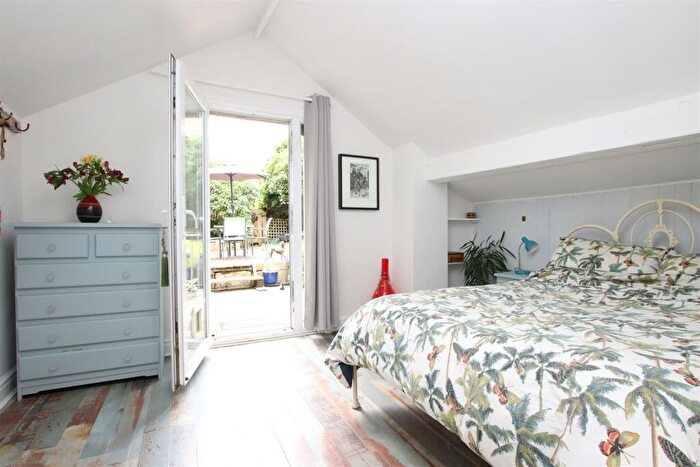 2 Bedroom Flat To Rent In Camden Road, Bath, BA1
