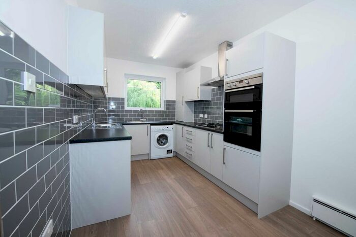2 Bedroom Flat To Rent In Eccleston Place, Park Street, M7