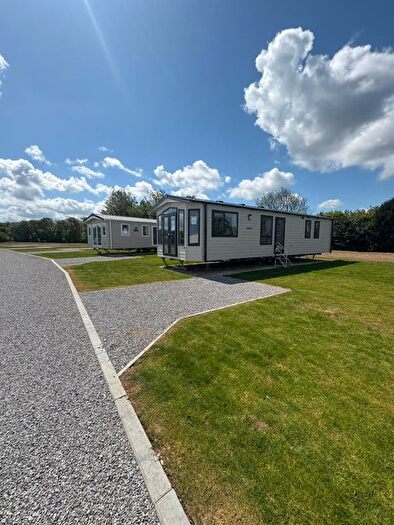 2 Bedroom Mobile/park Home For Sale In Cliff Road, Skipsea Driffield, YO25