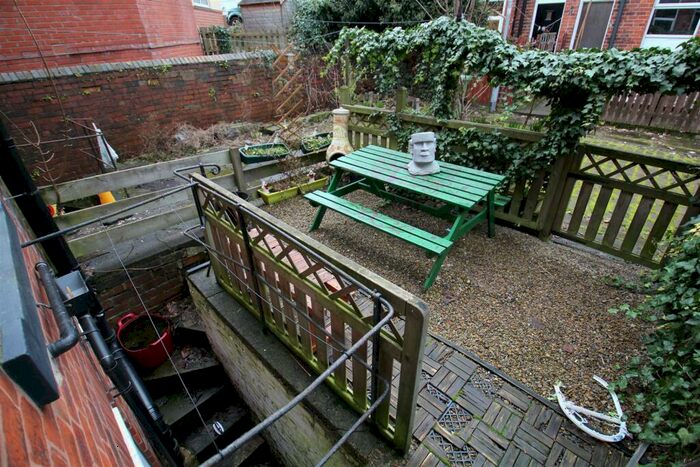 5 Bedroom Terraced House To Rent In Newport View, Burley, Leeds, LS6