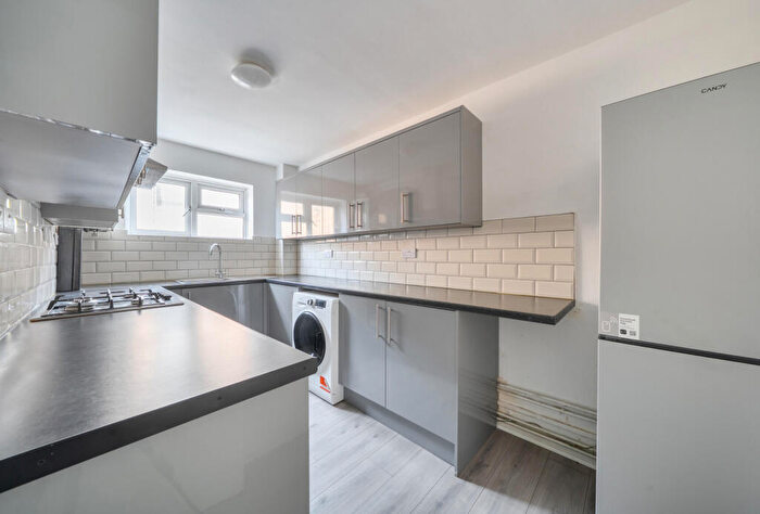 2 Bedroom Apartment For Sale In Ross Road, Wallington, SM6