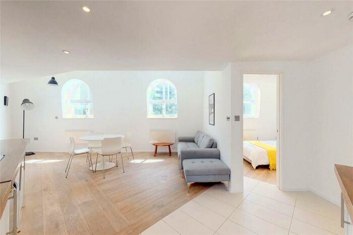 2 Bedroom Apartment To Rent In City Garden Row, London, EC1V