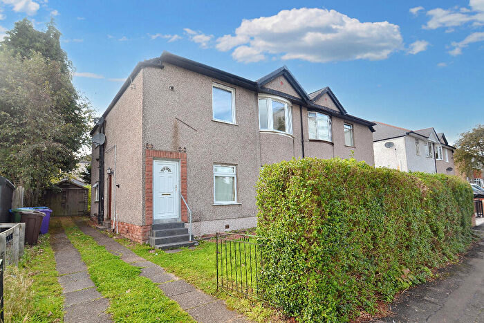 3 Bedroom Flat To Rent In Tannadice Avenue, Cardonald, Glasgow, G52
