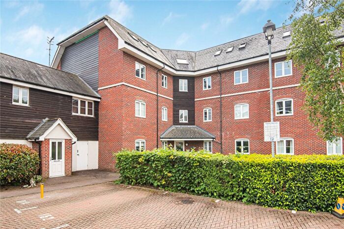 2 Bedroom Flat For Sale In Wharf Way, Hunton Bridge, Kings Langley, Hertfordshire, WD4