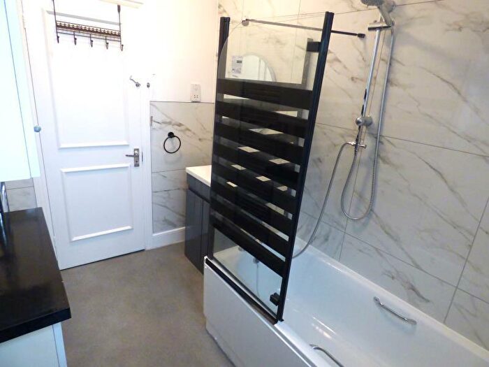 2 Bedroom Flat To Rent In Harold Road, SE19