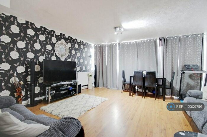 3 Bedroom Maisonette To Rent In Peartree Close, South Ockendon, RM15