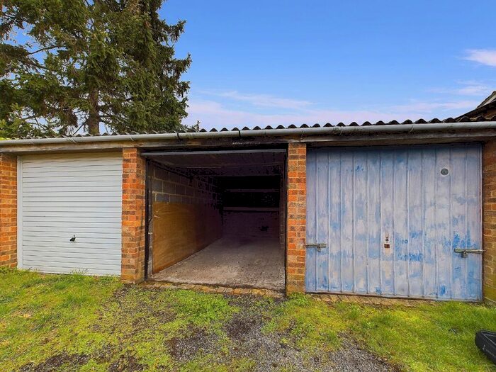 Garage / Parking To Rent In Sidcup, Kent, DA14