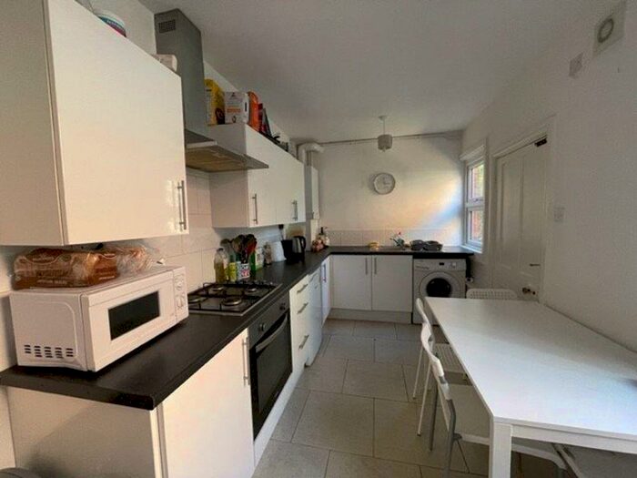 4 Bedroom Property To Rent In Lorne Road, Leicester, LE2