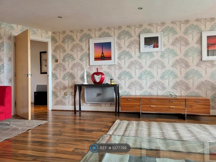 3 Bedroom Flat To Rent In Holland Gardens, Brentford, TW8