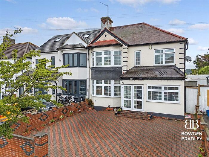 4 Bedroom Property For Sale In Clayhall Avenue, Ilford, IG5