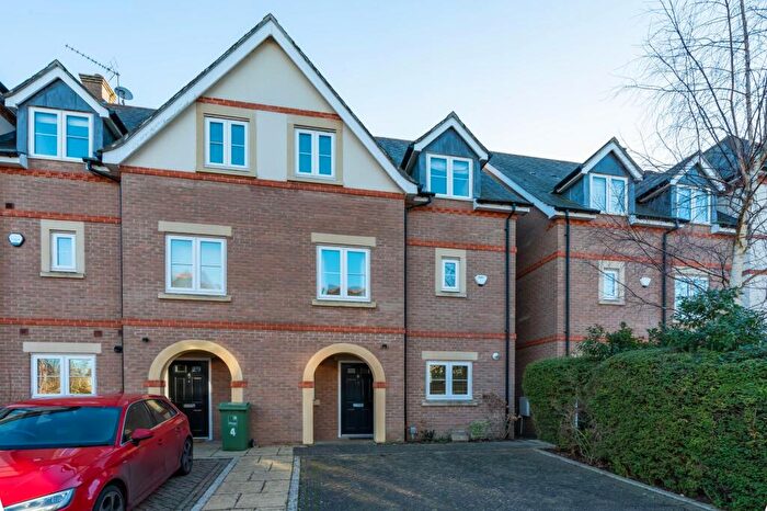 4 Bedroom End Of Terrace House For Sale In Maywood Road, Oxford, OX4