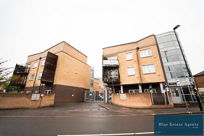 1 Bedroom Flat To Rent In Hanworth Road, Hounslow, TW3