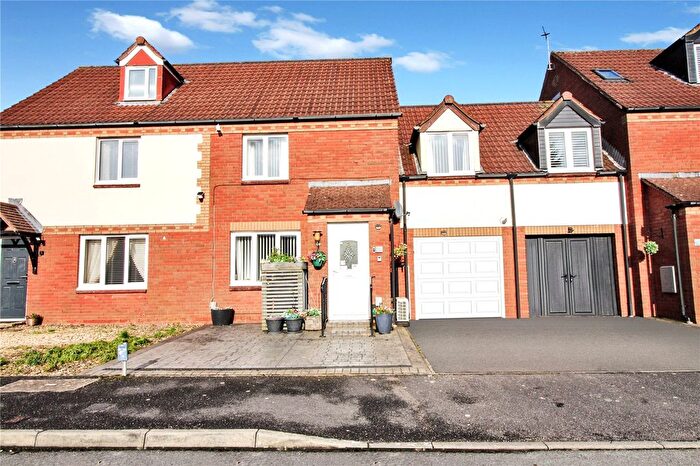 3 Bedroom Detached House For Sale In Abbotsbury Way, Swindon, Wiltshire, SN25